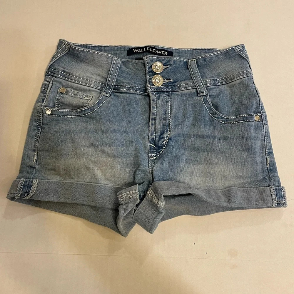 Wallflower Luscious Curvey Fit Cuffed Denim Jean Shorts Size 3 - Picture 6 of 6